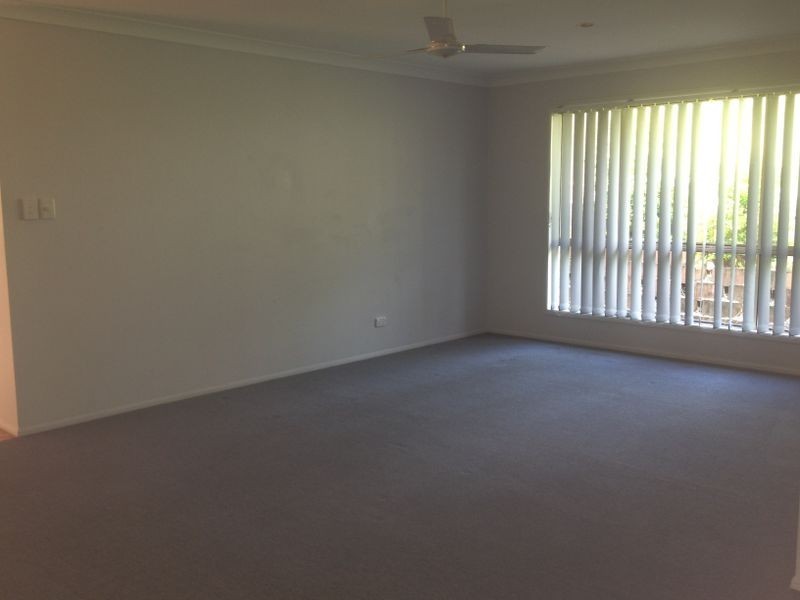 30 Papara Street, Pacific Pines QLD 4211