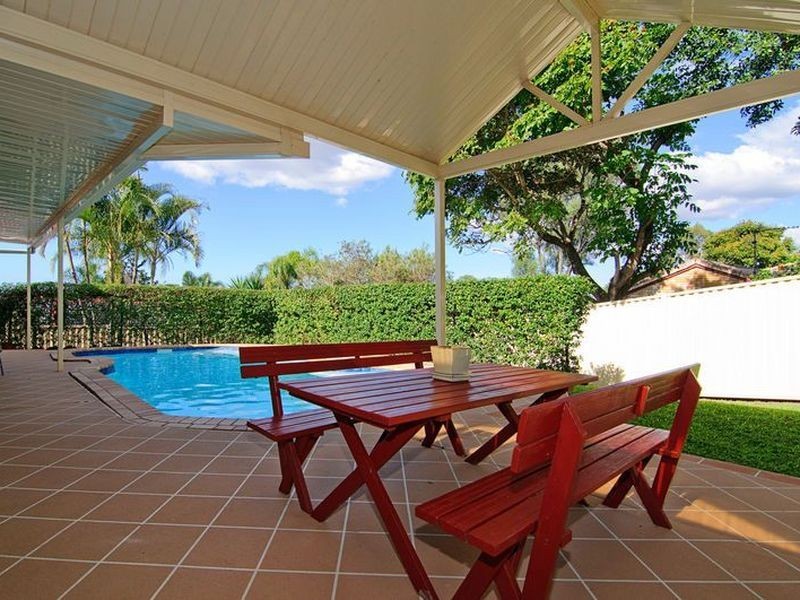 18 Adaminaby Drive, Helensvale QLD 4212