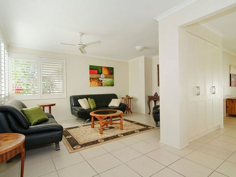 18 Adaminaby Drive, Helensvale QLD 4212