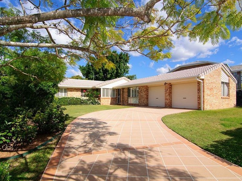 18 Adaminaby Drive, Helensvale QLD 4212