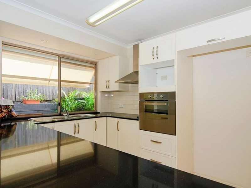 18 Adaminaby Drive, Helensvale QLD 4212