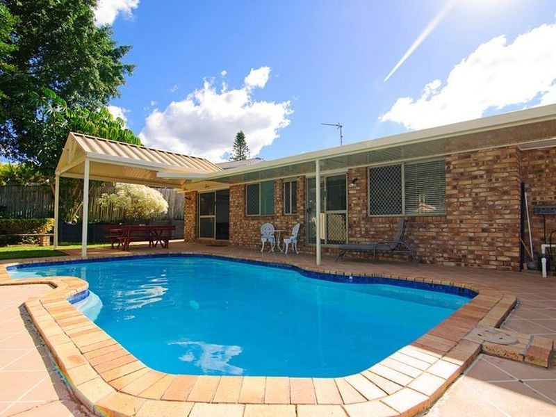 18 Adaminaby Drive, Helensvale QLD 4212