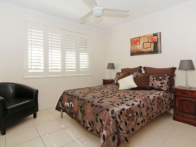 18 Adaminaby Drive, Helensvale QLD 4212