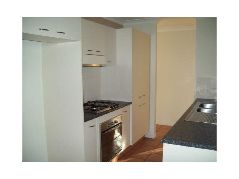 8 Carner Court, Helensvale QLD 4212