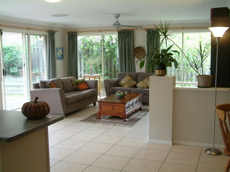 13 Enderbury Crescent, Pacific Pines QLD 4211