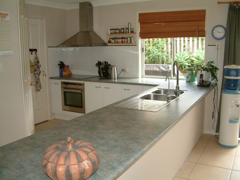 13 Enderbury Crescent, Pacific Pines QLD 4211