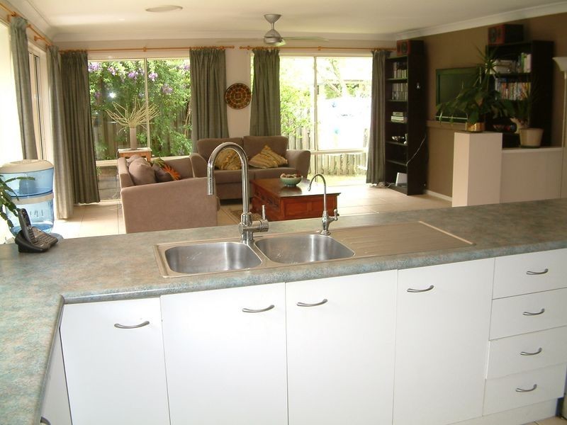 13 Enderbury Crescent, Pacific Pines QLD 4211