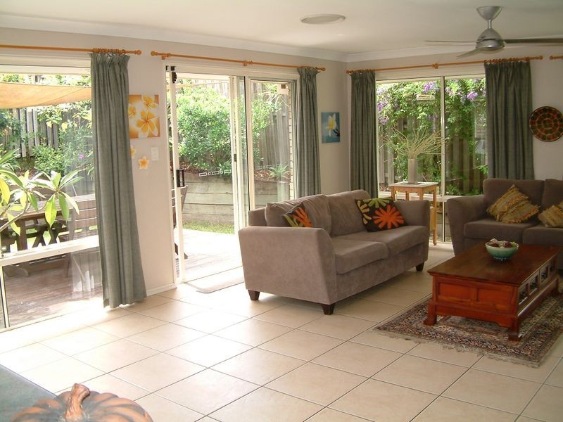 13 Enderbury Crescent, Pacific Pines QLD 4211