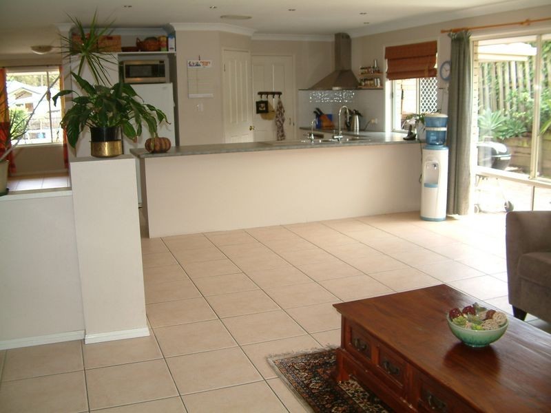 13 Enderbury Crescent, Pacific Pines QLD 4211