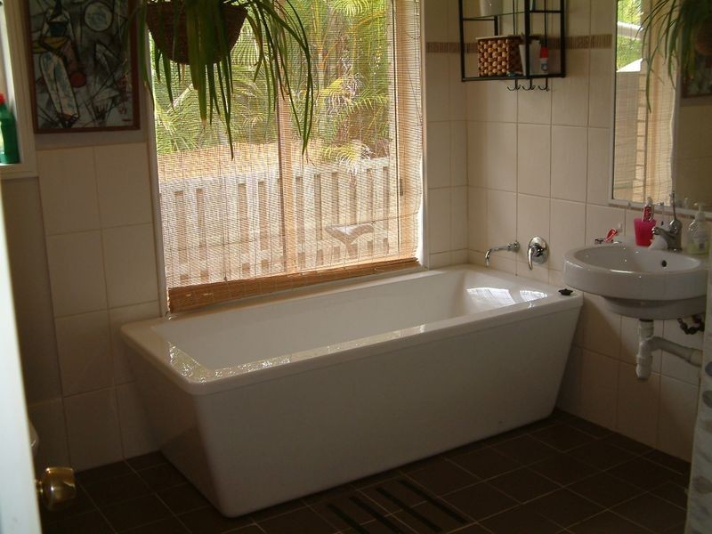 13 Enderbury Crescent, Pacific Pines QLD 4211