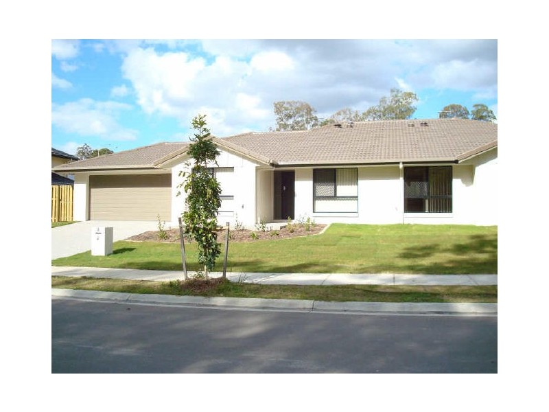 2/2 Murray Court, Upper Coomera QLD 4209