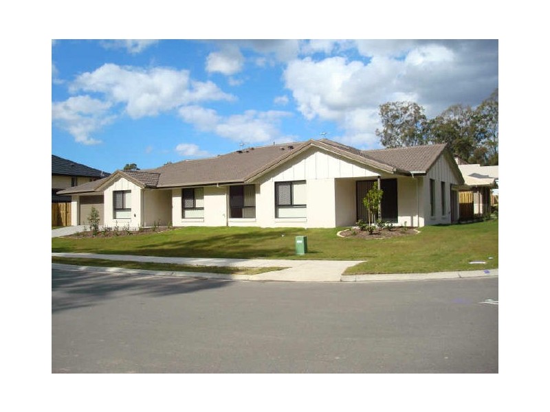 2/2 Murray Court, Upper Coomera QLD 4209