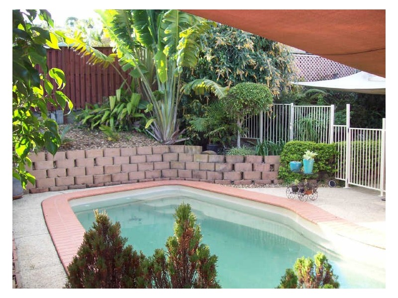 5 Polynesia Drive, Pacific Pines QLD 4211