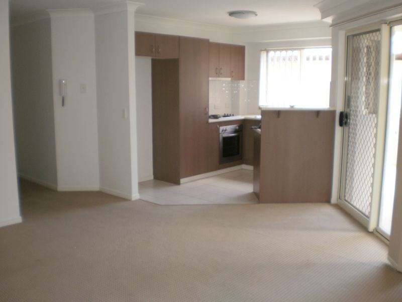 2/131 Muir Street, Labrador QLD 4215