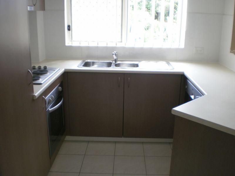 2/131 Muir Street, Labrador QLD 4215