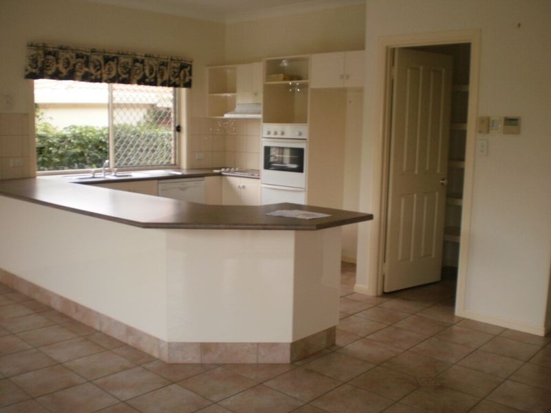 8 Urangan Court, Helensvale QLD 4212