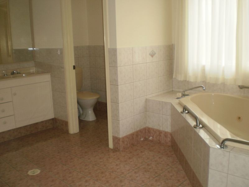 8 Urangan Court, Helensvale QLD 4212