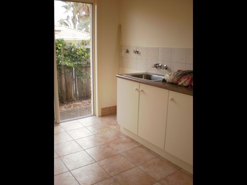 8 Urangan Court, Helensvale QLD 4212