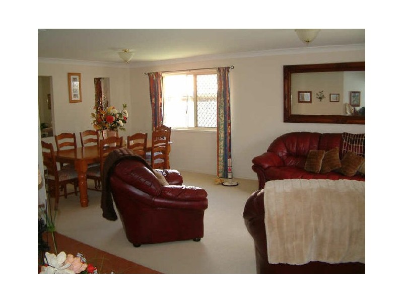 26 Cootharaba Dr, Helensvale QLD 4212