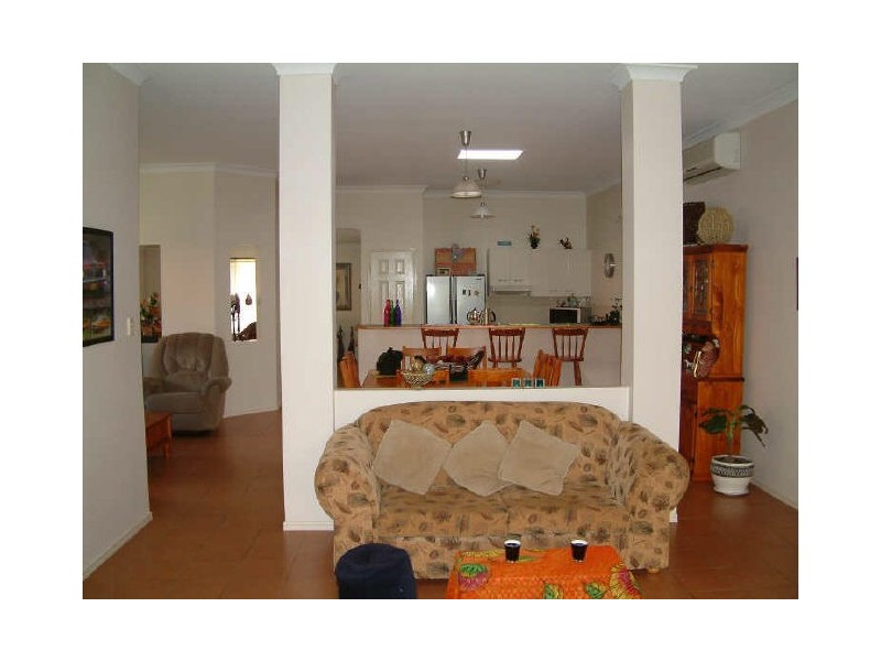 26 Cootharaba Dr, Helensvale QLD 4212