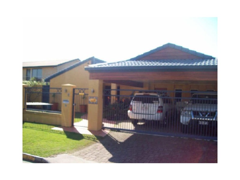 13 Beardsley Court, Paradise Point QLD 4216