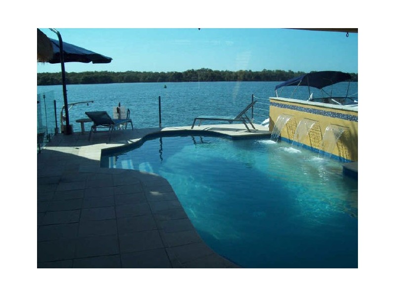 13 Beardsley Court, Paradise Point QLD 4216