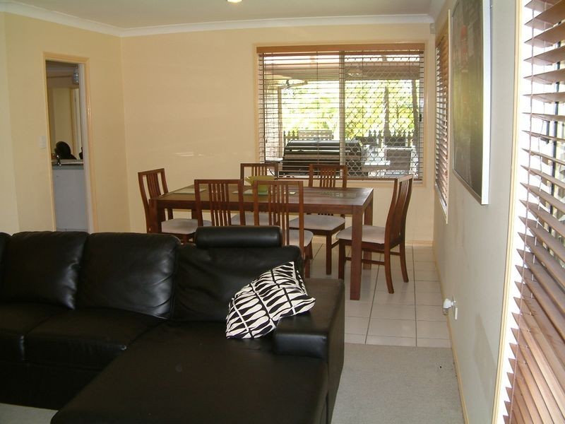 8 Balranald Court, Helensvale QLD 4212