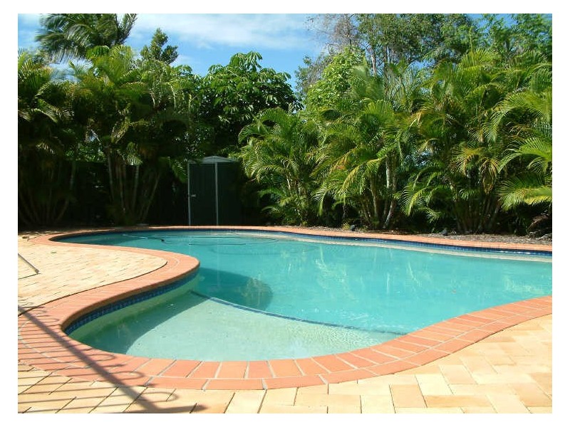 8 Balranald Court, Helensvale QLD 4212