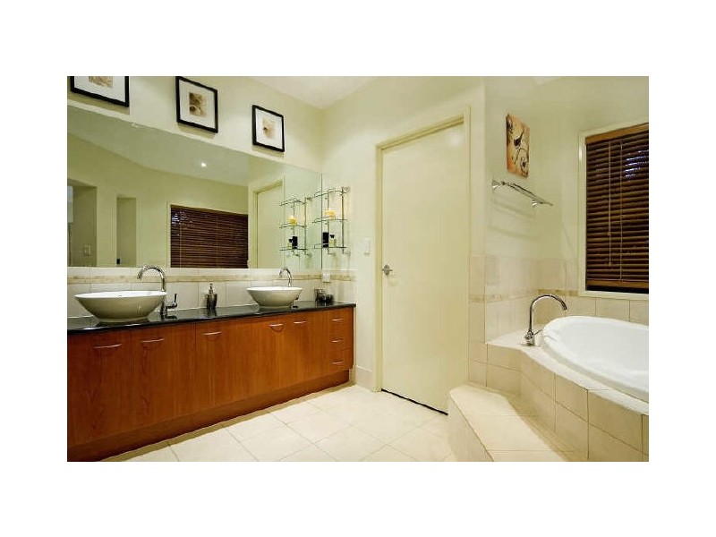 28 Condamine Cr, River Downs, Helensvale QLD 4212