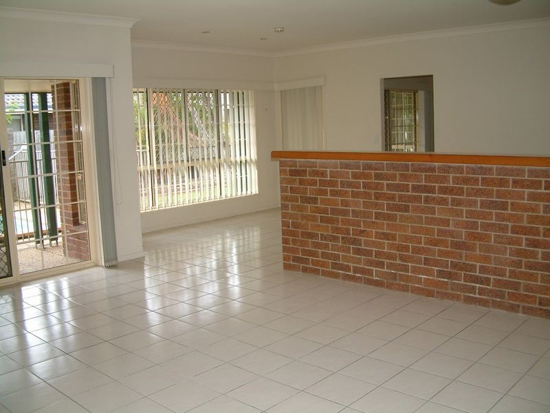 98 Mildura Drive, Helensvale QLD 4212