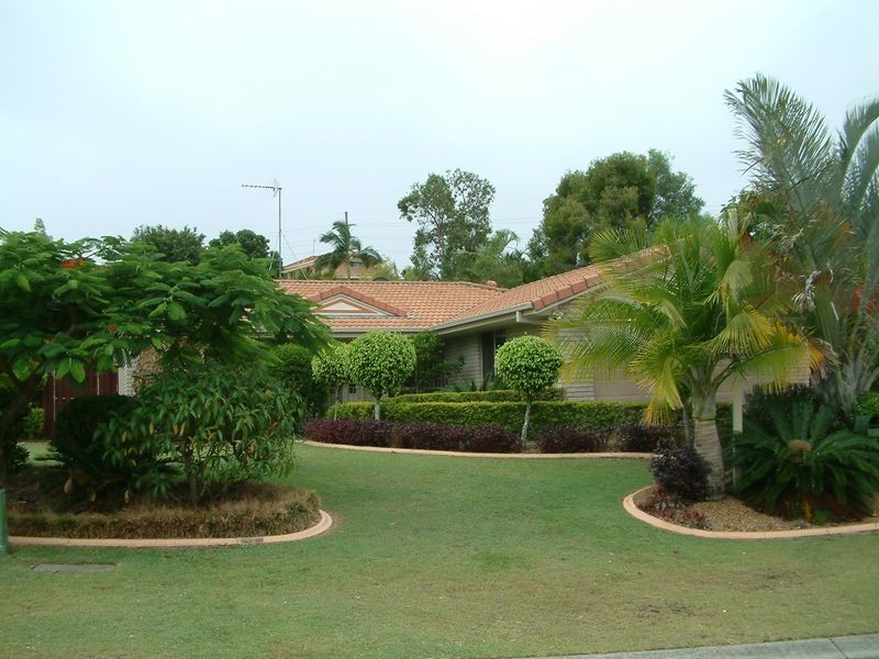 5 Polynesia Avenue, Pacific Pines QLD 4211