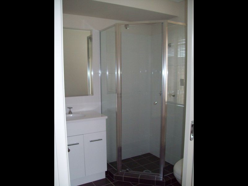 33 Shoalhaven Avenue, Pacific Pines QLD 4211