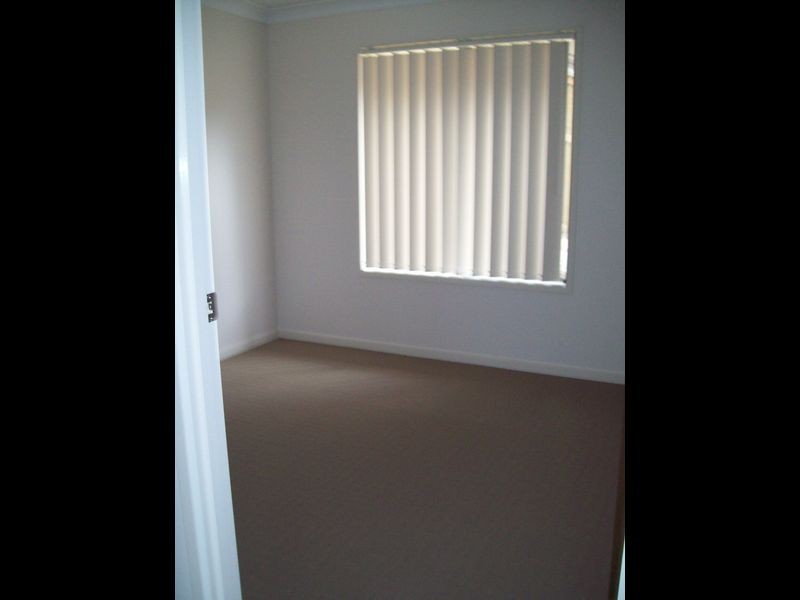 33 Shoalhaven Avenue, Pacific Pines QLD 4211