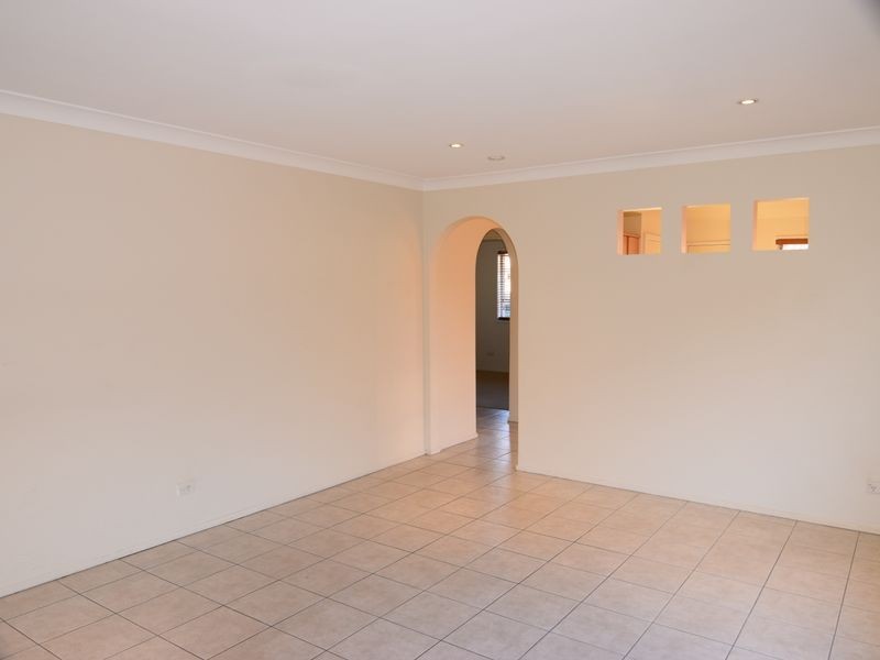 4/129 Sunshine Boulevard, Mermaid Waters QLD 4218