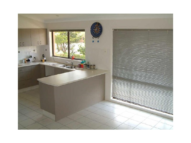 182 Discovery Dr, Helensvale QLD 4212