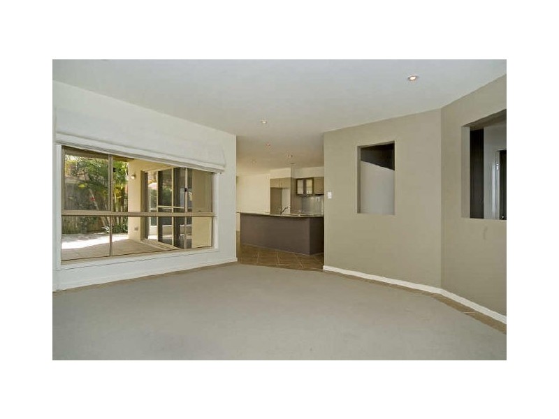 1/23 Ray St, Runaway Bay QLD 4216