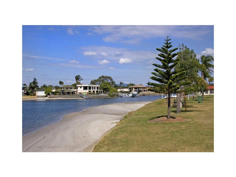 1/23 Ray St, Runaway Bay QLD 4216