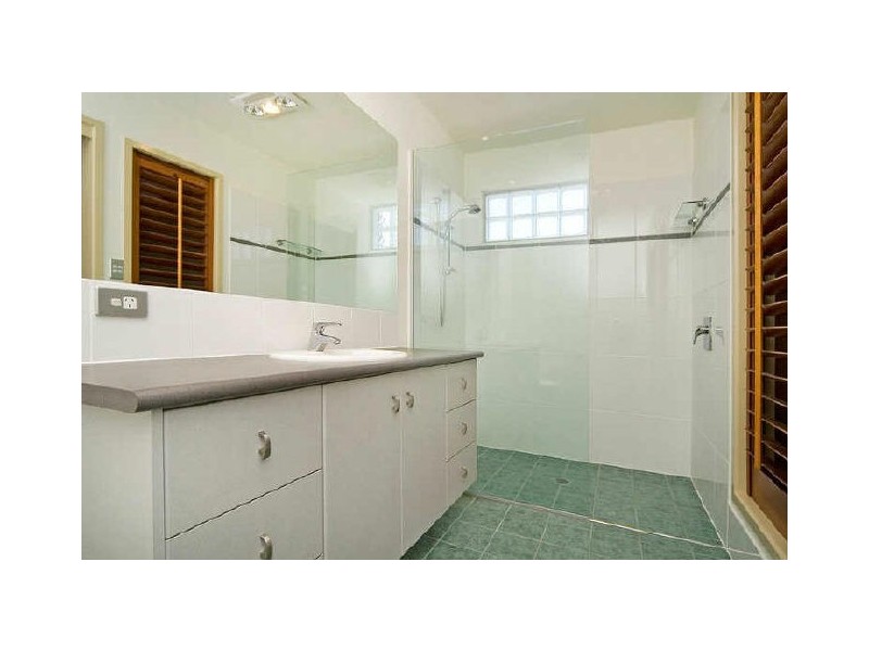 1/23 Ray St, Runaway Bay QLD 4216