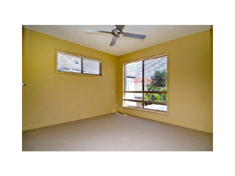 1/23 Ray St, Runaway Bay QLD 4216