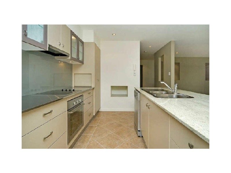 1/23 Ray St, Runaway Bay QLD 4216