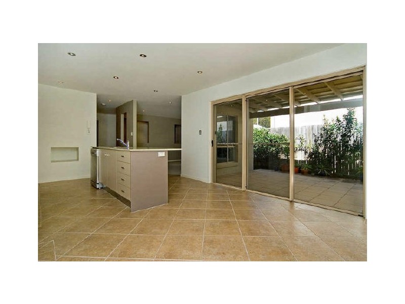 1/23 Ray St, Runaway Bay QLD 4216