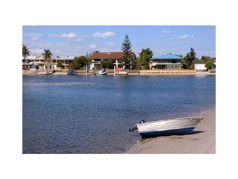 1/23 Ray St, Runaway Bay QLD 4216