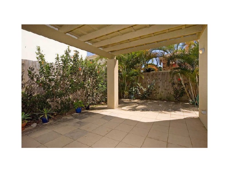 1/23 Ray St, Runaway Bay QLD 4216