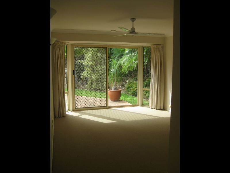 20 Edgeworth Place, Helensvale QLD 4212