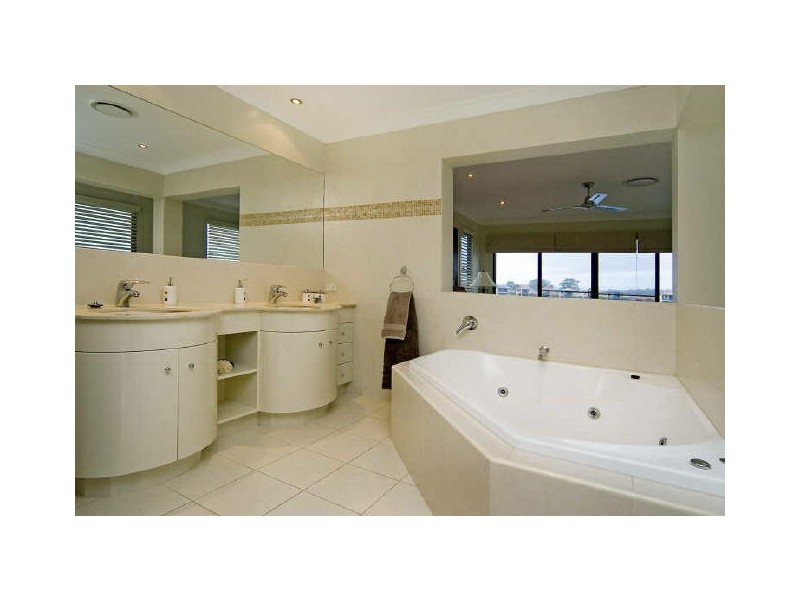 24 Sabrina Av, Oyster Cove, Helensvale QLD 4212