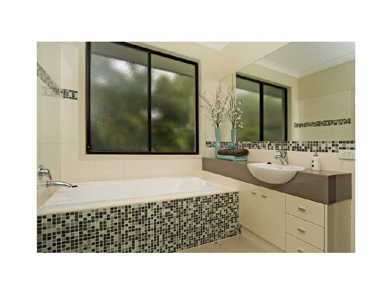 24 Sabrina Av, Oyster Cove, Helensvale QLD 4212