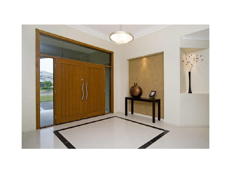 24 Sabrina Av, Oyster Cove, Helensvale QLD 4212