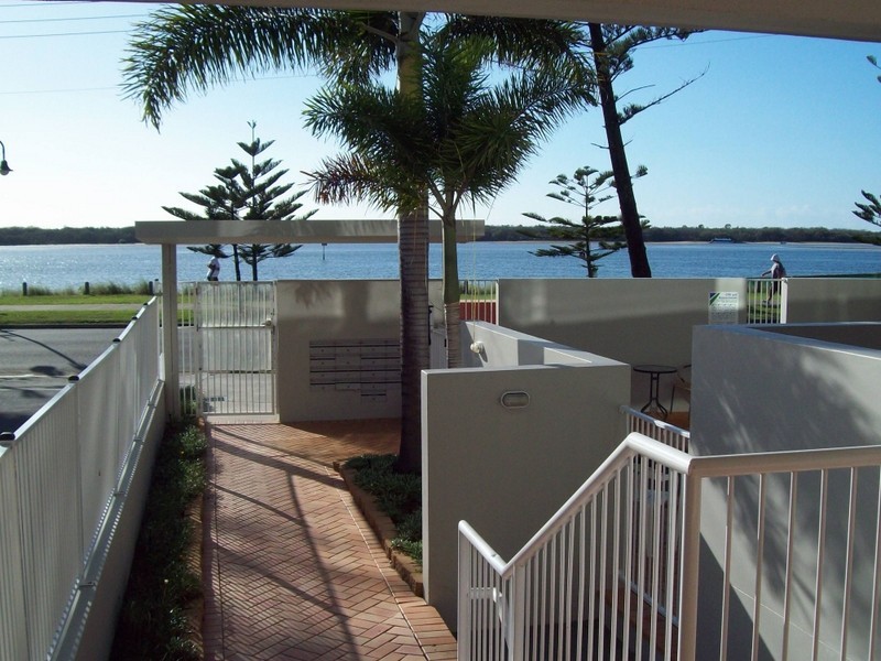 414 Marine Parade, Biggera Waters QLD 4216