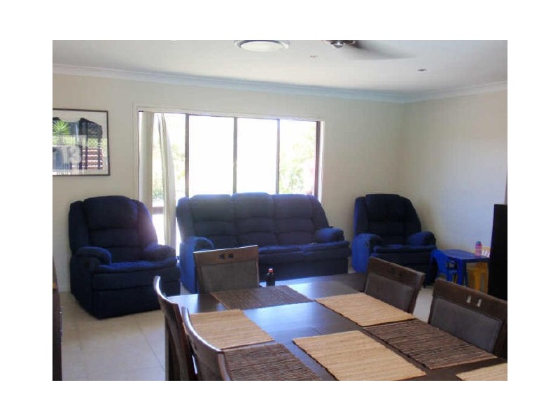 16 Mildura Dr, Helensvale QLD 4212