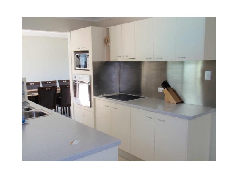 16 Mildura Dr, Helensvale QLD 4212